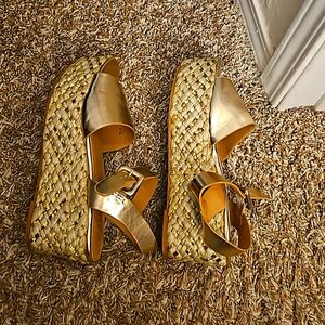 Shoes size 8